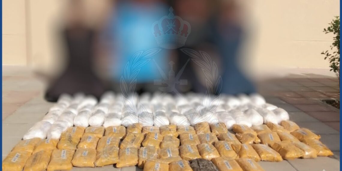القبض على 4 أشخاص حاولوا تهريب 50 كغم من مخدر الكريستال و49 كغم من مخدر الحشيش 1 القبض على 4 أشخاص حاولوا تهريب 50 كغم من مخدر الكريستال و49 كغم من مخدر الحشيش