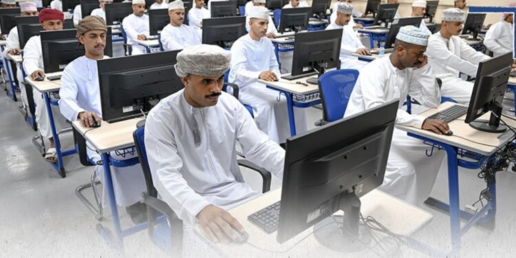 دفعة جديدة من المواطنين تلتحق للعمل بشرطة عمان السلطانية