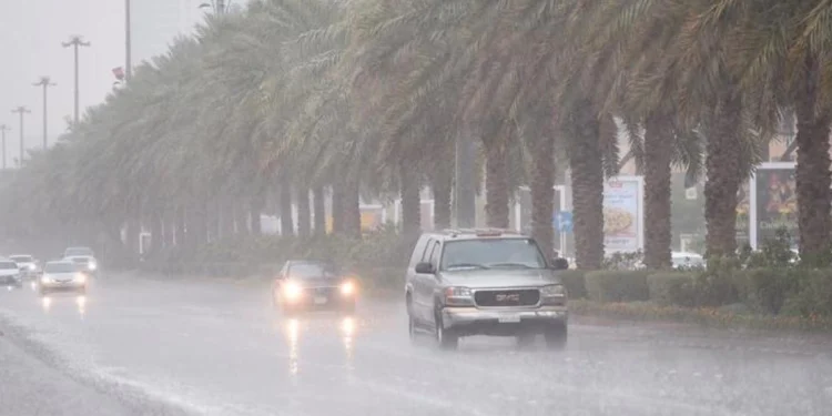 تأثر أجواء سلطنة عمان بأخدود منخفض جوي 1 تأثر أجواء سلطنة عمان بأخدود منخفض جوي