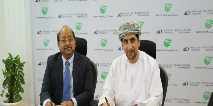 التوقيع على مذكرة تفاهم لنقل المواد الخام عبر شبكة السكك الحديدية العُمانية الإماراتية
