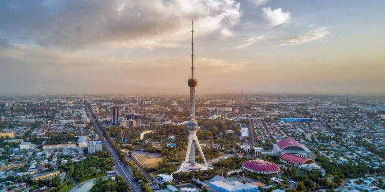 الخطوط الجوية القطرية تُدشِّن رحلاتها الصيفية إلى طشقند، في أوزبكستان 