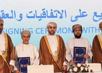 مدينة صحار الصناعية توقّع (4) عقود استثمارية بأكثر من (17) مليون ريال عماني