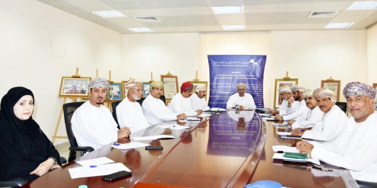 في اجتماعه الثاني.. مجلس إدارة جمعية الصحفيين العمانية ينتخب رؤساء اللجان .