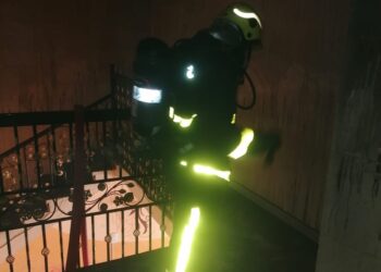 إخماد حريق شب في منزل بعبري