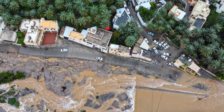 ولايات محافظة جنوب الباطنة تشهد أمطارا متفاوتة الغزارة
