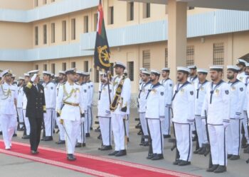 قائد البحرية السُّلطانية العُمانية يستقبل رئيس أركان قوات الدفاع الذاتي للبحرية اليابانية