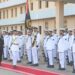 قائد البحرية السُّلطانية العُمانية يستقبل رئيس أركان قوات الدفاع الذاتي للبحرية اليابانية