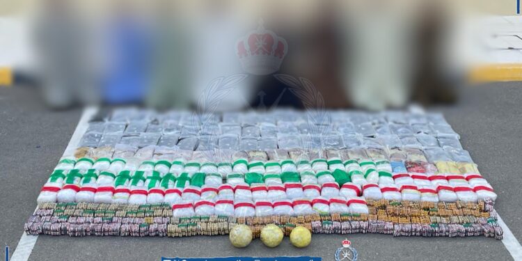 القبض على 8 أشخاص بتهمة حيازة المخدرات بجنوب الشرقية