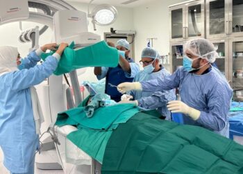 لأول مرة .. إجراء 3 عمليات زراعة أجهزة لعلاج اضطراب نظم القلب بمستشفى نزوى