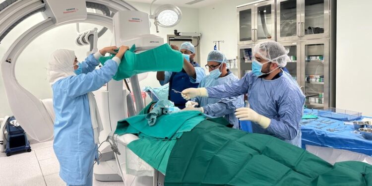 لأول مرة .. إجراء 3 عمليات زراعة أجهزة لعلاج اضطراب نظم القلب بمستشفى نزوى 1 لأول مرة .. إجراء 3 عمليات زراعة أجهزة لعلاج اضطراب نظم القلب بمستشفى نزوى