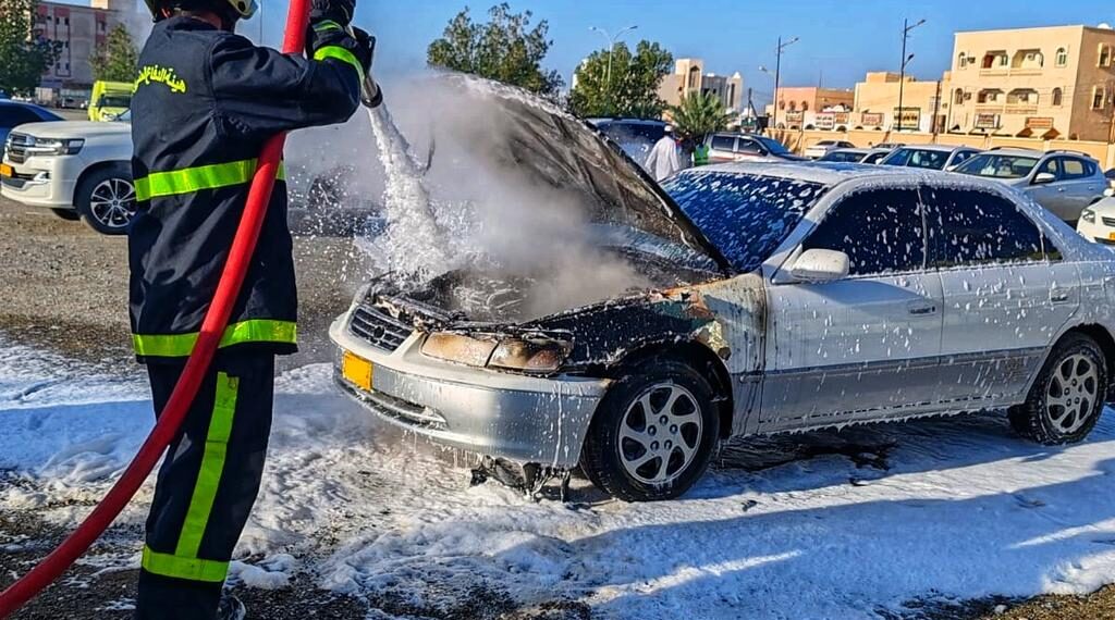 نشوب حريق شب في مركبة ⁧‫بإبراء‬⁩ دون تسجيل إصابات