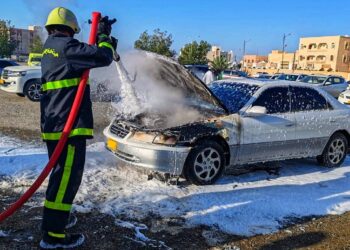 نشوب حريق شب في مركبة ⁧‫بإبراء‬⁩ دون تسجيل إصابات