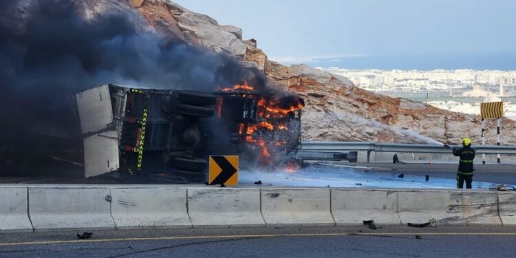 تسجيل حالة وفاة في حادث تدهور شاحنة على طريق “عقبة العامرات” 1 تسجيل حالة وفاة في حادث تدهور شاحنة على طريق “عقبة العامرات”