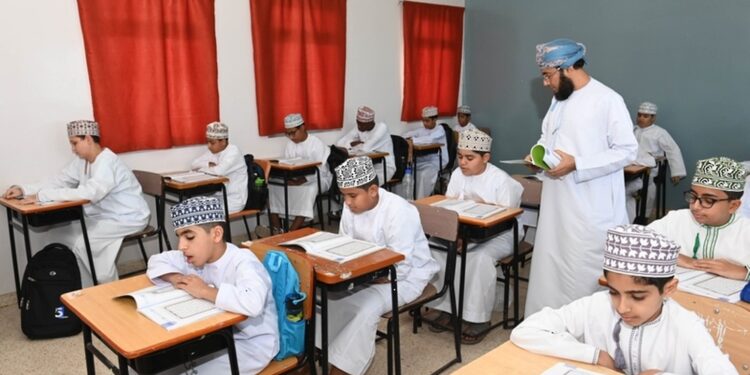 وزيرةُ التربية والتعليم تُثمّن الدّعم السّامي لقطاع التعليم المدرسي وما يحظى به من رعاية واهتمام بالغيْن