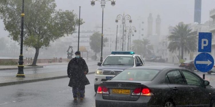 تنبيه.. بدء تأثيرات المنخفض الجوي بأجواء سلطنة عمان 1 تنبيه.. بدء تأثيرات المنخفض الجوي بأجواء سلطنة عمان