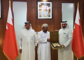 وزير الصناعة والتجارة البحريني يستقبل وفد رجال الأعمال العُمانيين