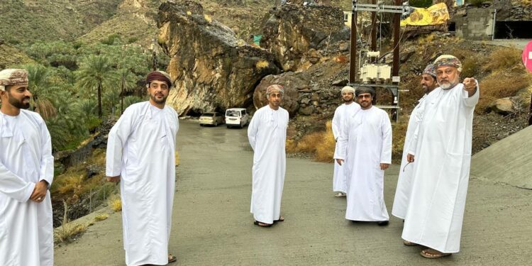 محافظ جنوب الباطنة يزور عدد من المواقع والوقوف على الاستعدادات للحالة منخفض الوبل