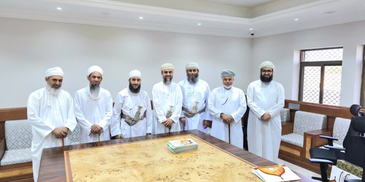 العمانية للعناية بالقرآن تعقد لقاءً مع فضيلة الشيخ الدكتور مساعد المفتي العام لسلطنة عمان 1 العمانية للعناية بالقرآن تعقد لقاءً مع فضيلة الشيخ الدكتور مساعد المفتي العام لسلطنة عمان