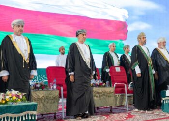 الأمين العام للأمانة العامة للاحتفالات الوطنية يرعى احتفال جامعة نزوى بتخريج طلبة الدفعة السادسة عشرة