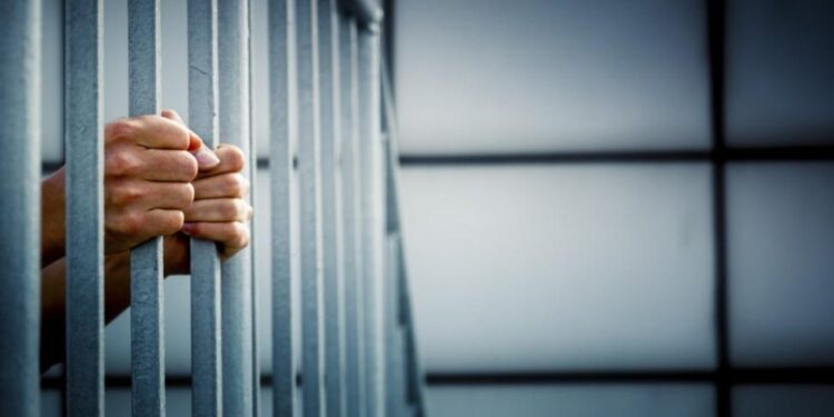 ضبط إمراة قامت بجمع تبرعات دون الحصول على موافقات رسمية وباستخدام أساليب احتيالية في ظفار