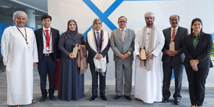 تكريم بنك مسقط بجائزة مرموقة تقديرًا لشراكته الدائمة مع البنك الهندي (HDFC)