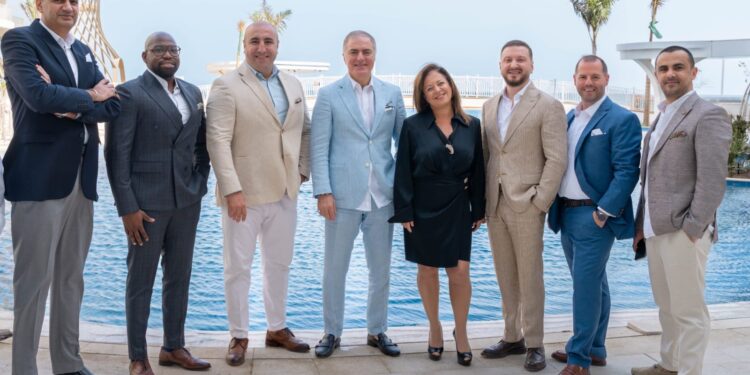 سانت ريجيس الموج مسقط يُعلن عن فريق الإدارة التنفيذية للمنتجع 1 سانت ريجيس الموج مسقط يُعلن عن فريق الإدارة التنفيذية للمنتجع