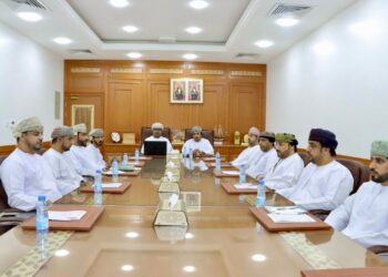 هيئة حماية المستهلك تقدم استراتيجيتها في مراقبة الأسعار بمكتب محافظ جنوب الباطنة