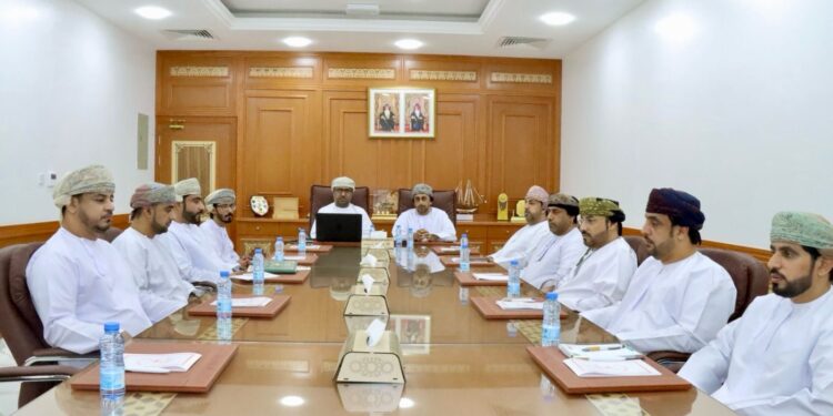 هيئة حماية المستهلك تقدم استراتيجيتها في مراقبة الأسعار بمكتب محافظ جنوب الباطنة 1 هيئة حماية المستهلك تقدم استراتيجيتها في مراقبة الأسعار بمكتب محافظ جنوب الباطنة