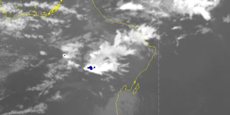 استمرار هطول أمطار متفاوتة الغزارة مصحوبة برياح نشطة على 5 محافظات
