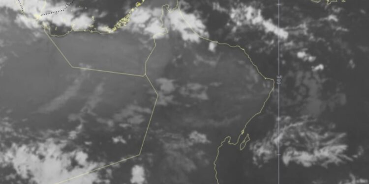 الطقس.. فرص لهطول أمطار متفرقة
