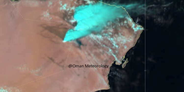 استمرار تحرك وتوسع السحب الركامية الماطرة شرقاً / شمال شرق