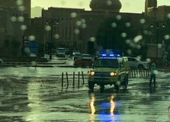 اخلاء ساحة المواقف العامة بسوق ⁧‫نزوى‬⁩