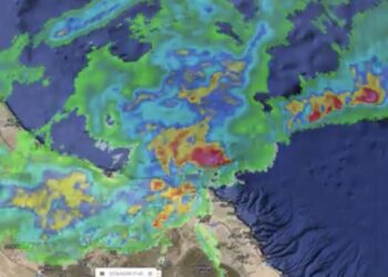 هطول أمطار متفاوتة الغزارة مصحوبة برياح هابطة نشطة على 5 محافظات