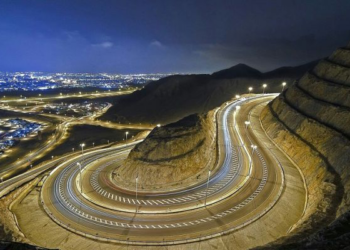 إغلاقُ الحركة المرورية بشارع الجبل “عقبة العامرات ـ بوشر”