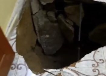 انهيار جزء من أرضية شقة بأحد المباني نتيجة الأمطار بالبريمي