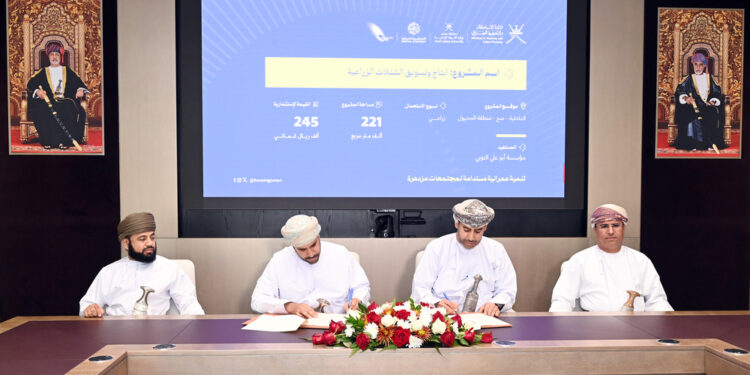 توقيع 12 عقد انتفاع بقيمة استثمارية تجاوزت 2.6 مليون ريال عُماني 1 توقيع 12 عقد انتفاع بقيمة استثمارية تجاوزت 2.6 مليون ريال عُماني