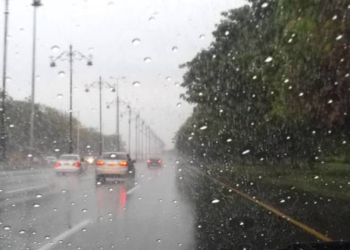 مؤشرات أولية بتأثر أجواء سلطنة عمان بأخدود من منخفض جوي