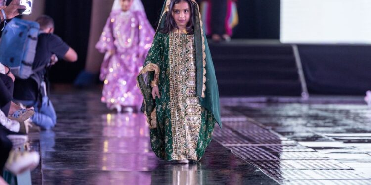 نجاح مصممة الأزياء المبدعة نورة آل جميح في إقامة أول عرض أزياء لها بمدينة جدة 1 نجاح مصممة الأزياء المبدعة نورة آل جميح في إقامة أول عرض أزياء لها بمدينة جدة