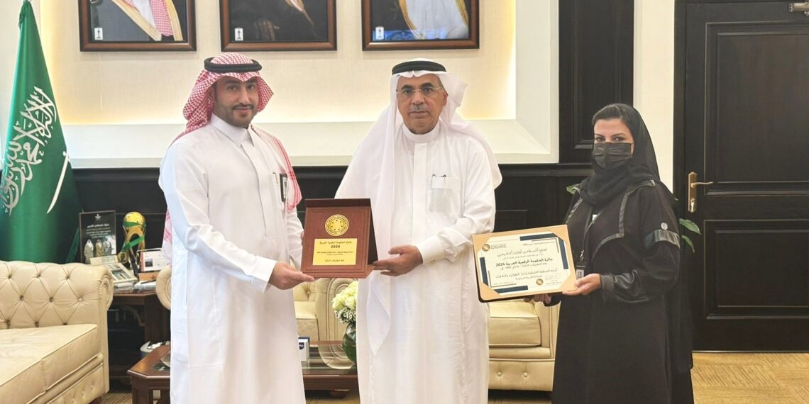 أمانة الشرقية تحصل على جائزة درع الحكومة الرقمية العربية في فئة التطبيقات الذكية لتطبيق ” بلاغاتي 940 “