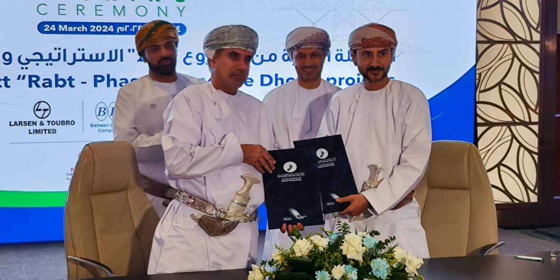 توقيع اتفاقية إنشاء مشروع "ربط – المرحلة الثانية" ومشاريع توسعة شبكة نقل الكهرباء في ظفار بقيمة 322 مليون ريال 1 توقيع اتفاقية إنشاء مشروع “ربط – المرحلة الثانية” ومشاريع توسعة شبكة نقل الكهرباء في ظفار بقيمة 322 مليون ريال
