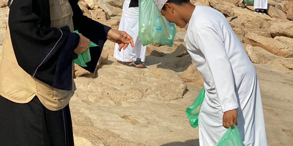 تنفيذ حملة تنظيف الشواطئ بجنوب الشرقية