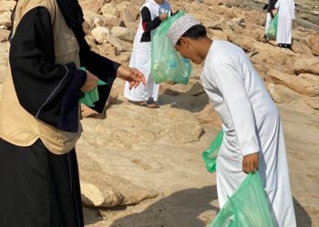 تنفيذ حملة تنظيف الشواطئ بجنوب الشرقية