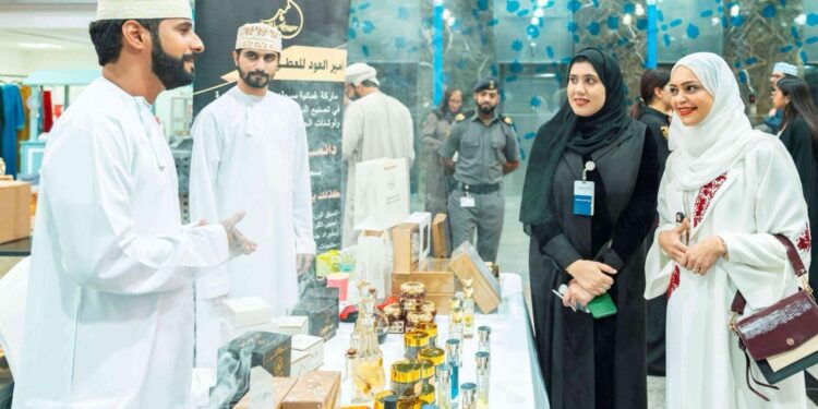 سوق “الوثبة” الرمضاني يشهد حركة تجارية نشطة ومشاركة مميزة من رواد الأعمال