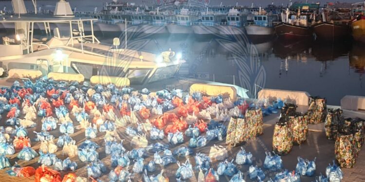 القبض على شخصين على متن قارب وبحوزتهما أكثر من 1300 رزمة من مخدر القات