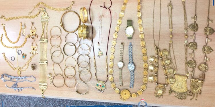 القبض على “7” آسيويين لارتكابهم “٣٠” سرقة من منازل بمسقط وجنوب الباطنة