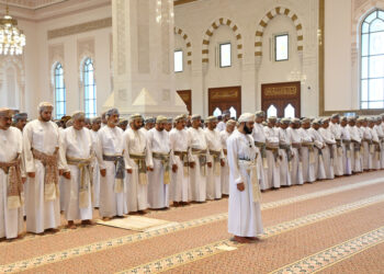 جلالةُ السُّلطان المعظم يؤدّي صلاة عيد الفطر السّعيد