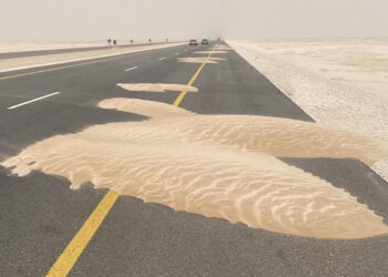 لمستخدمي طريق هيما.. انعدام الرؤية بسبب الغبار