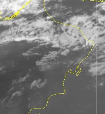 تدفق وتشكل السحب على المحافظات الشمالية و هطول أمطار متفرقة تكون غزيرة أحياناً