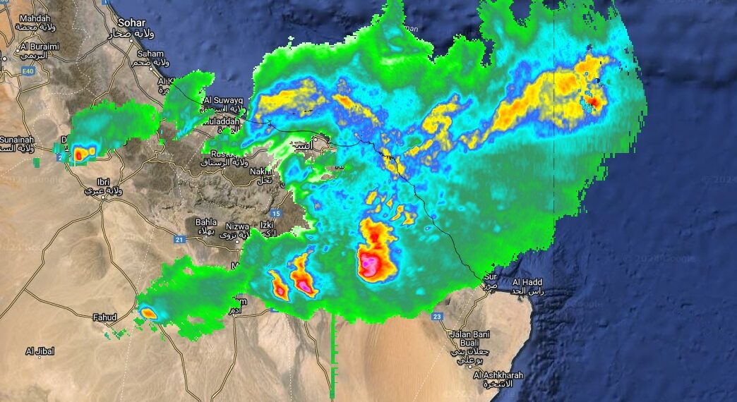 أمطار غزيرة وجريان الأودية والشعاب وتساقط حبات البرد على 3 محافظات