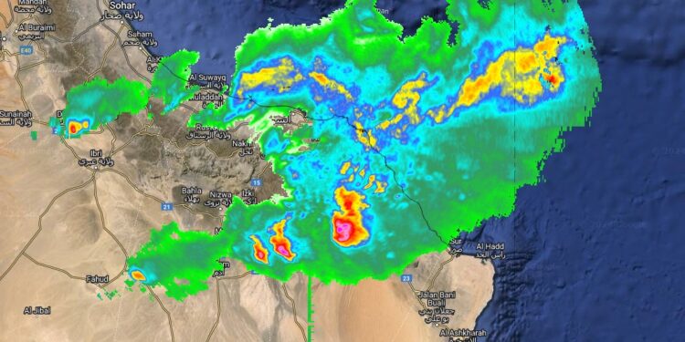 أمطار غزيرة وجريان الأودية والشعاب وتساقط حبات البرد على 3 محافظات